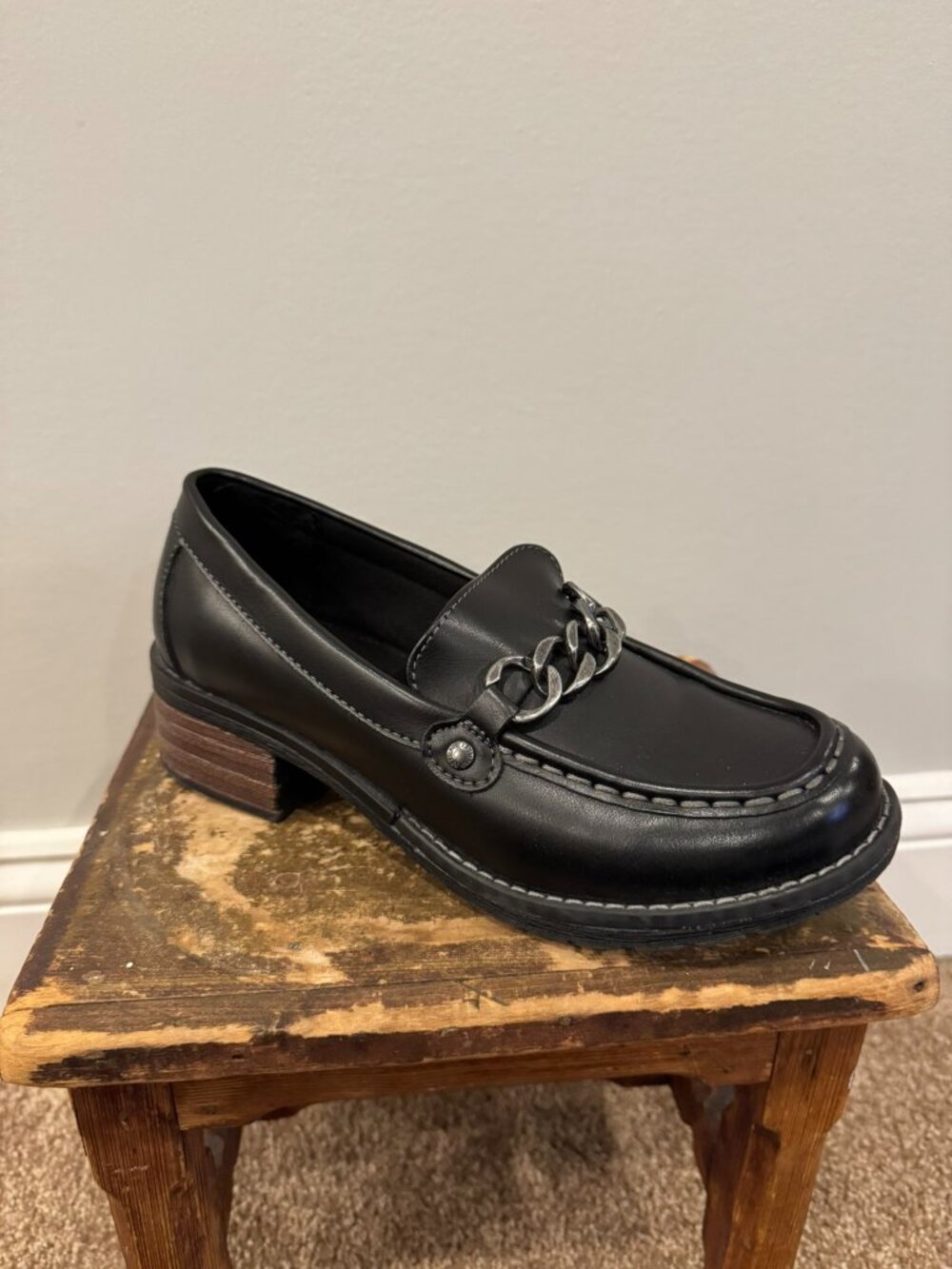 Eastland Nora Black Leather Loafer with Stacked Heel and Silver Chain - Womens 7